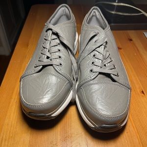 New MBT NAFASI women’s size 10.